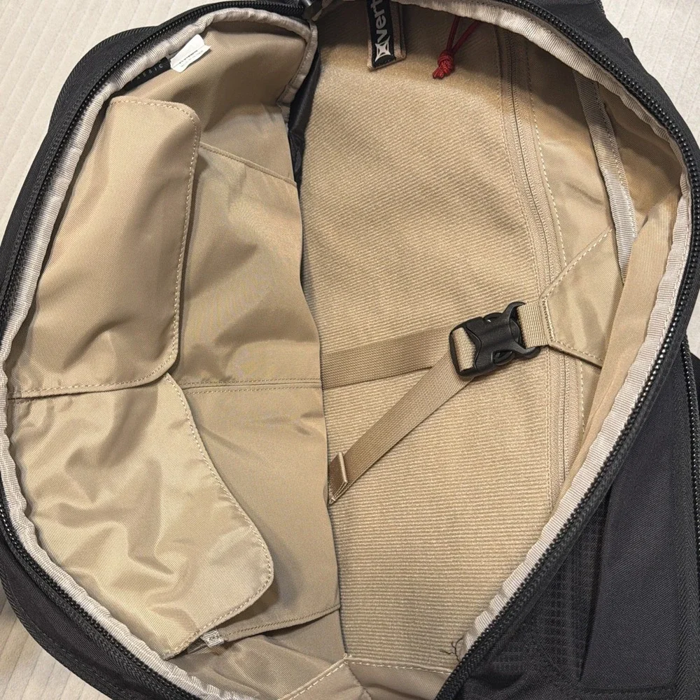 Vertx Commuter Sling 2.0 EDC CCW Bag F1 VTX5011 Backpack Black EUC